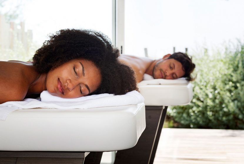 Un soin par personne en cabine Duo : un massage relaxant de 45 min