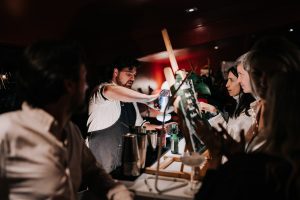 Service au bar de l'Hotel Mas de la Fouque