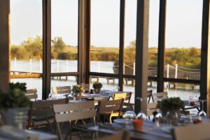 Photo terrasse restaurant gastronomique Camargue Marius Hôtel Spa Camargue Mas de la Fouque